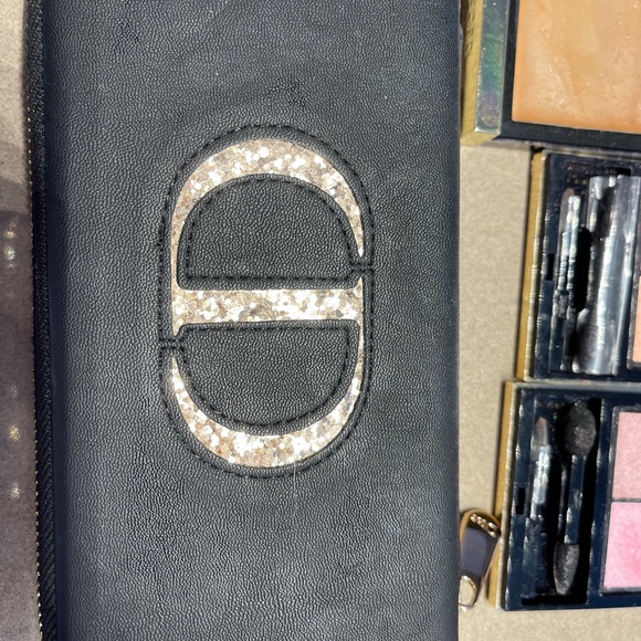 cosmetics - Picture 3 of 6